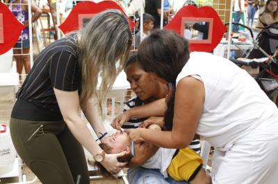 Reinauguração de praça e aquisição de veículo marcam abertura do Prefeitura no Bairro