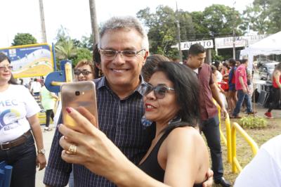 Reinauguração de praça e aquisição de veículo marcam abertura do Prefeitura no Bairro