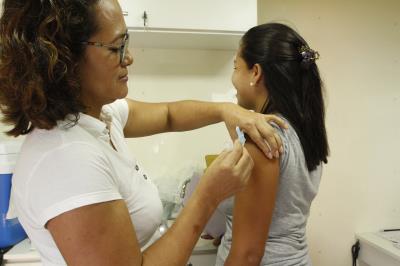 Reinauguração de praça e aquisição de veículo marcam abertura do Prefeitura no Bairro