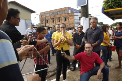 Reinauguração de praça e aquisição de veículo marcam abertura do Prefeitura no Bairro