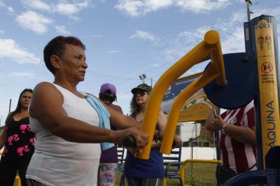 Reinauguração de praça e aquisição de veículo marcam abertura do Prefeitura no Bairro