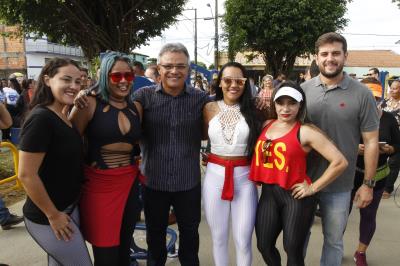 Reinauguração de praça e aquisição de veículo marcam abertura do Prefeitura no Bairro