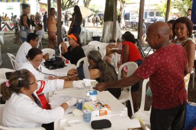 Reinauguração de praça e aquisição de veículo marcam abertura do Prefeitura no Bairro