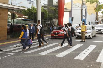 Operação Volta às Aulas orienta trânsito em frente a instituições de ensino de Belém