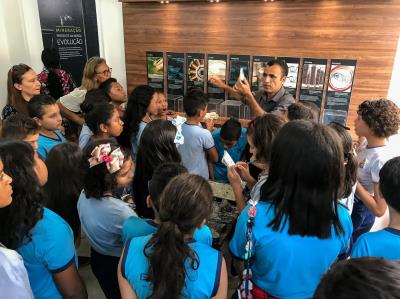 Diversão e aprendizagem marcam passeio turístico de estudantes da rede municipal