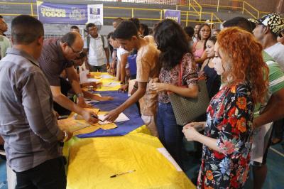 Prefeitura entrega certificados de qualificação a mais de 600 jovens e adultos