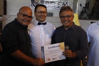 Prefeitura entrega certificados de qualificação a mais de 600 jovens e adultos