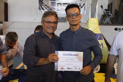 Prefeitura entrega certificados de qualificação a mais de 600 jovens e adultos