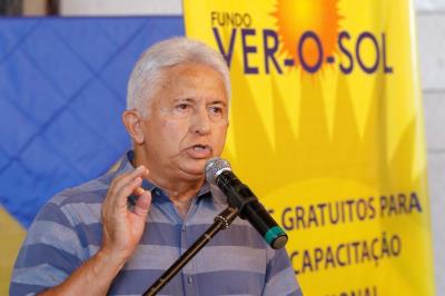 Prefeitura entrega certificados de qualificação a mais de 600 jovens e adultos