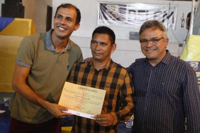 Prefeitura entrega certificados de qualificação a mais de 600 jovens e adultos