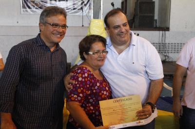 Prefeitura entrega certificados de qualificação a mais de 600 jovens e adultos