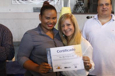 Prefeitura entrega certificados de qualificação a mais de 600 jovens e adultos