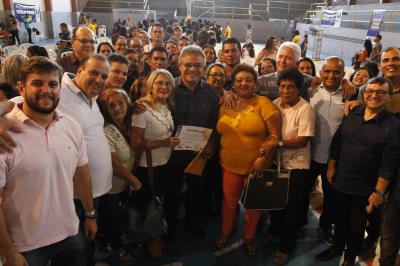 Prefeitura entrega certificados de qualificação a mais de 600 jovens e adultos