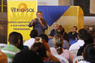 Prefeitura entrega certificados de qualificação a mais de 600 jovens e adultos