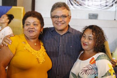 Prefeitura entrega certificados de qualificação a mais de 600 jovens e adultos