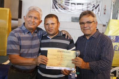 Prefeitura entrega certificados de qualificação a mais de 600 jovens e adultos