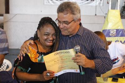 Prefeitura entrega certificados de qualificação a mais de 600 jovens e adultos