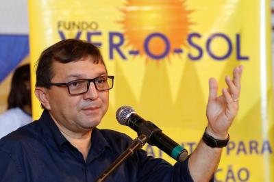 Prefeitura entrega certificados de qualificação a mais de 600 jovens e adultos