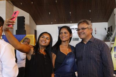 Prefeitura entrega certificados de qualificação a mais de 600 jovens e adultos