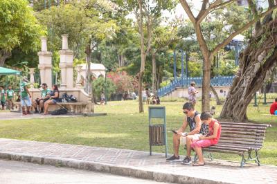 Pais são recebidos na praça da República pela Banda da Guarda Municipal