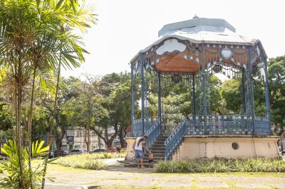 Pais são recebidos na praça da República pela Banda da Guarda Municipal
