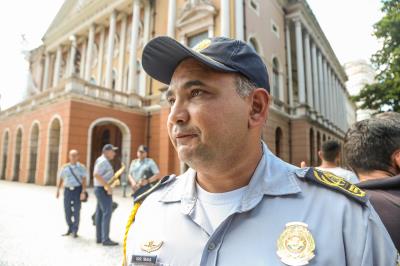 Pais são recebidos na praça da República pela Banda da Guarda Municipal