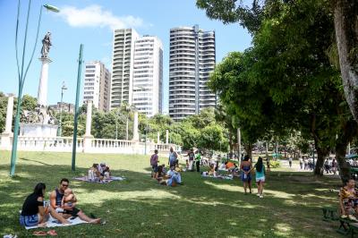 Pais são recebidos na praça da República pela Banda da Guarda Municipal
