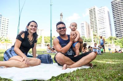 Pais são recebidos na praça da República pela Banda da Guarda Municipal