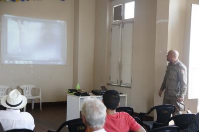 Permissionários e servidores do Ver-o-Peso recebem treinamento em combate a incêndio