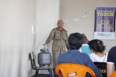 Permissionários e servidores do Ver-o-Peso recebem treinamento em combate a incêndio