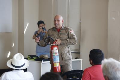 Permissionários e servidores do Ver-o-Peso recebem treinamento em combate a incêndio