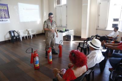 Permissionários e servidores do Ver-o-Peso recebem treinamento em combate a incêndio