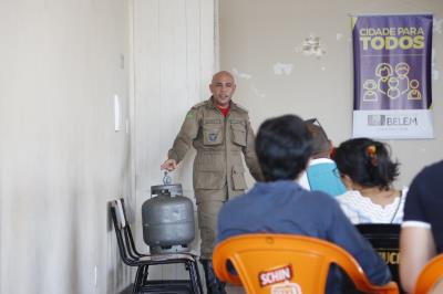Permissionários e servidores do Ver-o-Peso recebem treinamento em combate a incêndio