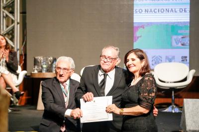 Prefeito anuncia a construção do primeiro hospital público veterinário da capital