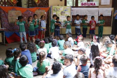 Escola Bosque encerra Semana do Folclore com exposição sobre lenda da boiúna
