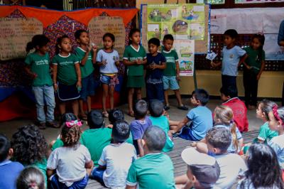 Escola Bosque encerra Semana do Folclore com exposição sobre lenda da boiúna