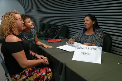 Prefeitura investe mais de R$ 700 mil em Bônus Livro para servidores da educação