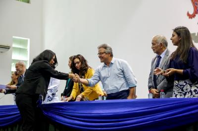 Professores recebem certificados do curso de Aperfeiçoamento em Transtorno do Espectro do Autismo