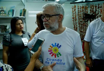 Alunos de escolas municipais apresentam atividades inclusivas na Feira do Livro