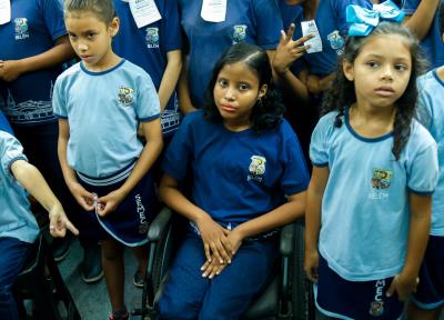 Alunos de escolas municipais apresentam atividades inclusivas na Feira do Livro