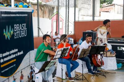 Estudantes municipais recebem concerto didático do projeto Brasil de Tuhu