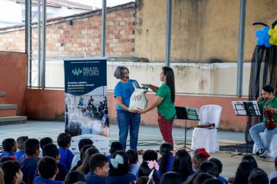 Estudantes municipais recebem concerto didático do projeto Brasil de Tuhu