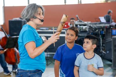 Estudantes municipais recebem concerto didático do projeto Brasil de Tuhu