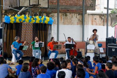 Estudantes municipais recebem concerto didático do projeto Brasil de Tuhu