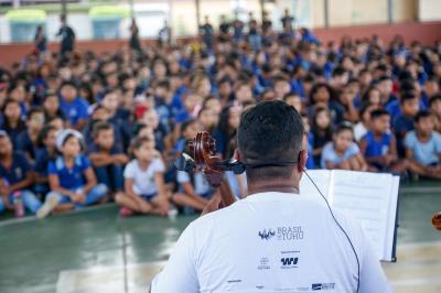 Estudantes municipais recebem concerto didático do projeto Brasil de Tuhu