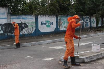 Prefeitura leva mutirão de limpeza à avenida Perimetral
