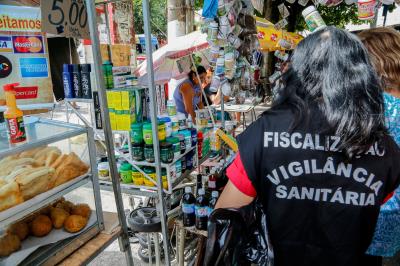 Vigilância Sanitária apreende medicamentos irregulares vendidos em feiras de Belém