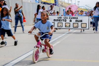 Garantia de direitos é destaque no desfile escolar de estudantes municipais