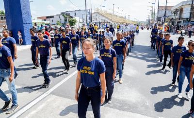 Garantia de direitos é destaque no desfile escolar de estudantes municipais