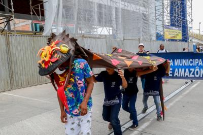 Garantia de direitos é destaque no desfile escolar de estudantes municipais